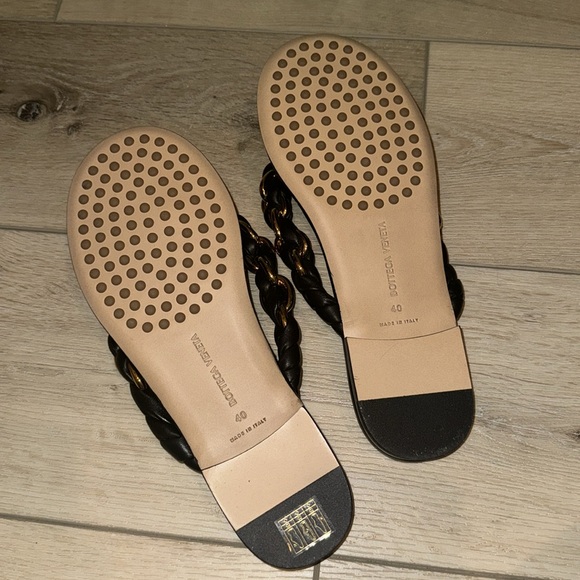 Bottega Veneta Dot Lagoon Chain Flat Sandals - Picture 3 of 4